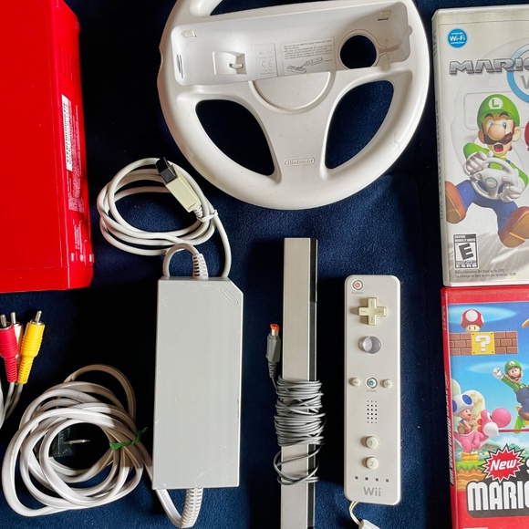 Nintendo Wii(RED) 25th anniversary limited edition full set up with games - Picture 2 of 5
